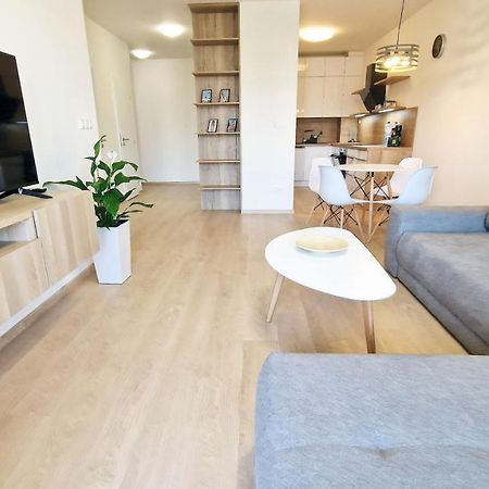 Luxo 2 Room Apartments By Bratislavatrip Ngoại thất bức ảnh