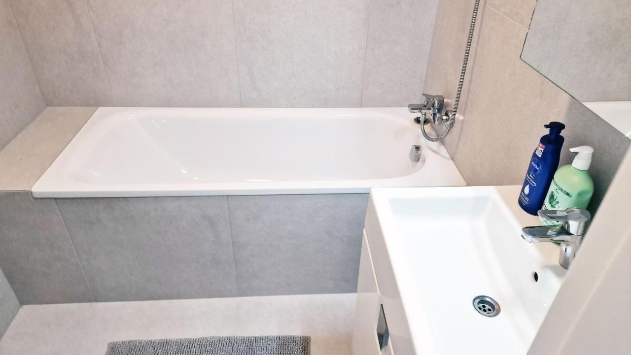 Luxo 2 Room Apartments By Bratislavatrip Ngoại thất bức ảnh