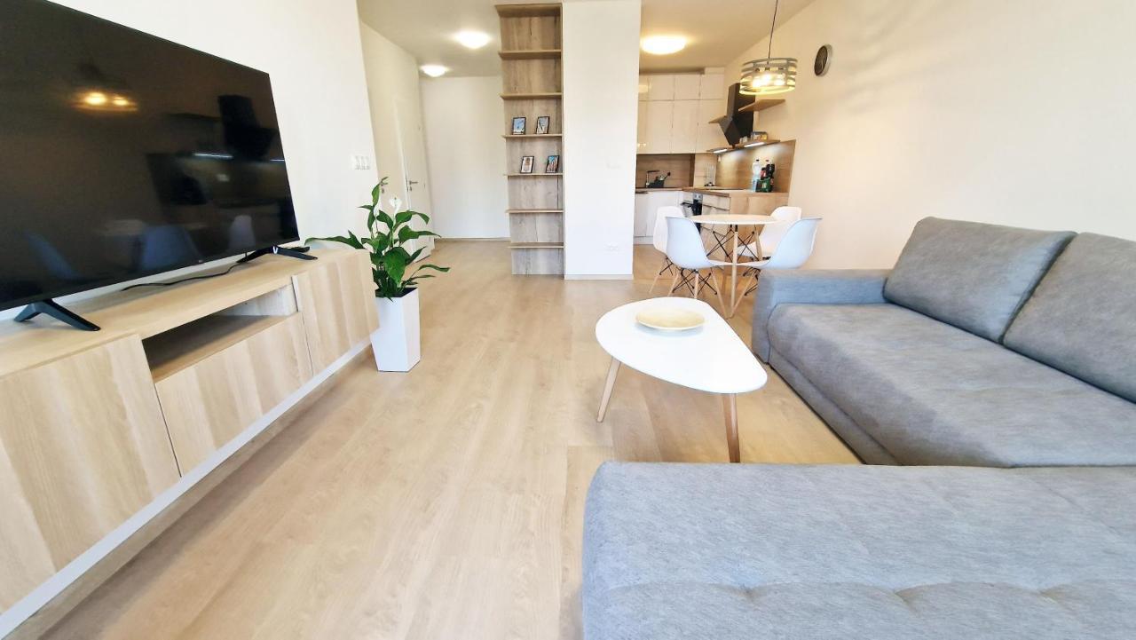 Luxo 2 Room Apartments By Bratislavatrip Ngoại thất bức ảnh
